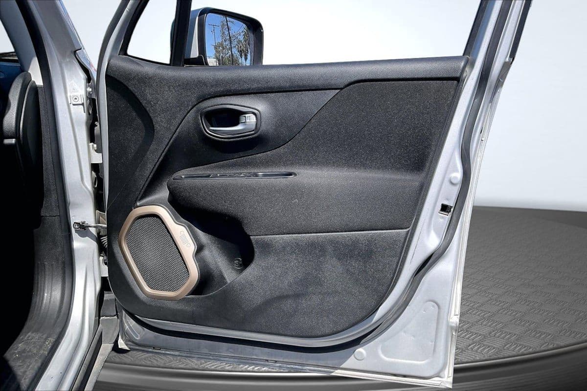 Used 2015 Jeep Renegade Latitude FWD