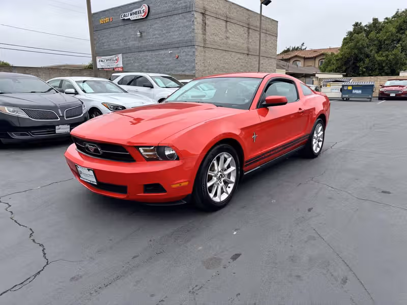 Used 2010 Ford Mustang Premium RWD
