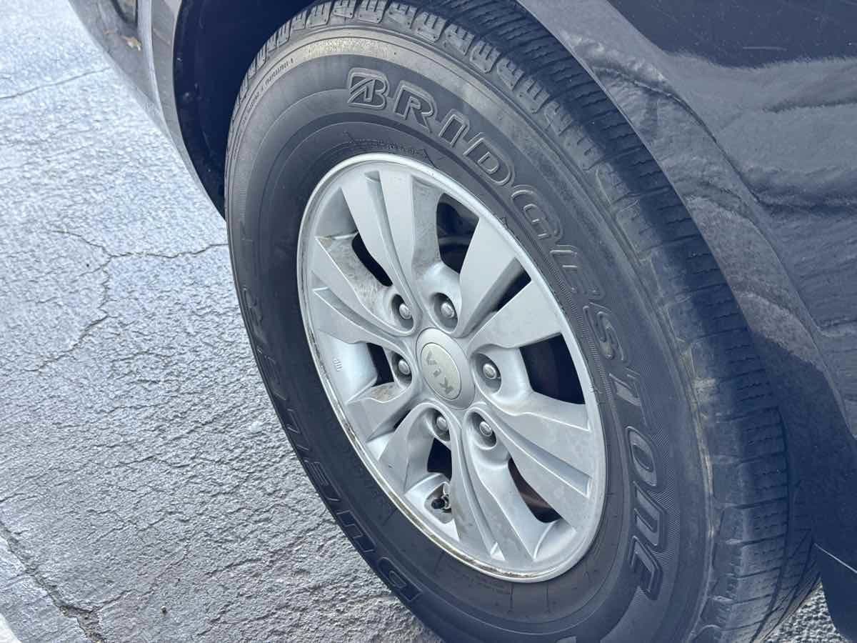 Used 2012 Kia Sedona LX w PWR Pkg FWD